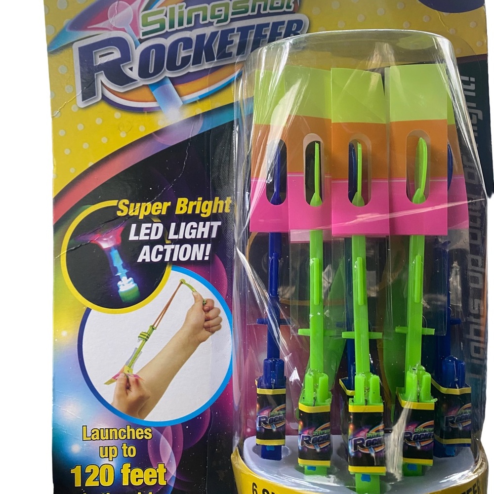 Slingshot Rocketeer 6 Slingshot Rocketeer & 3 Launchers Ages 6+ Lights Up